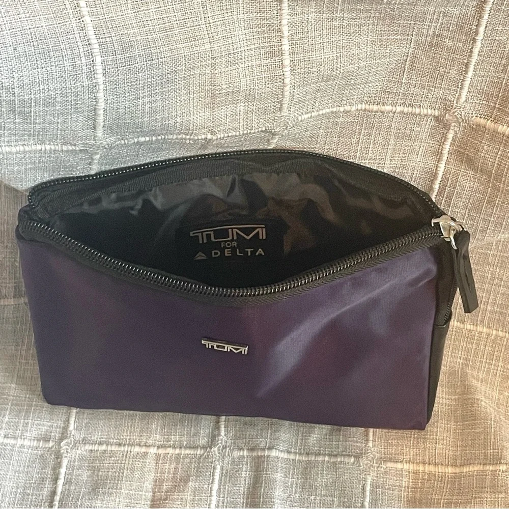 Tumi For Delta Airlines Amenity Toiletry Travel Zipper Bag Empty 6”x8” Purple